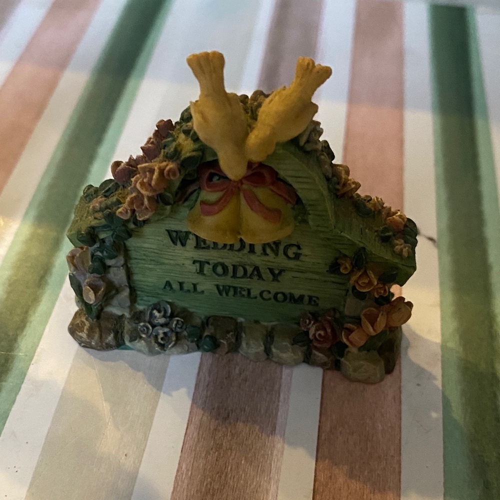 Charming Wedding Welcome Ceramic Figurine